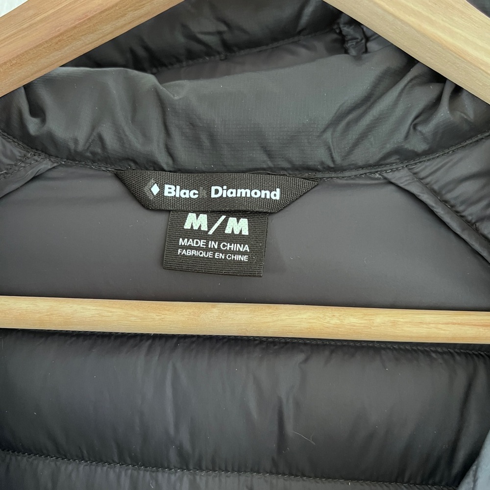 Black Diamond Women’s Black Puffer Jacket - Picture 4 of 9